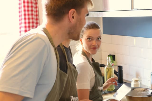 Date-Ideen in Freiburg: ein Kochabend statt Kino